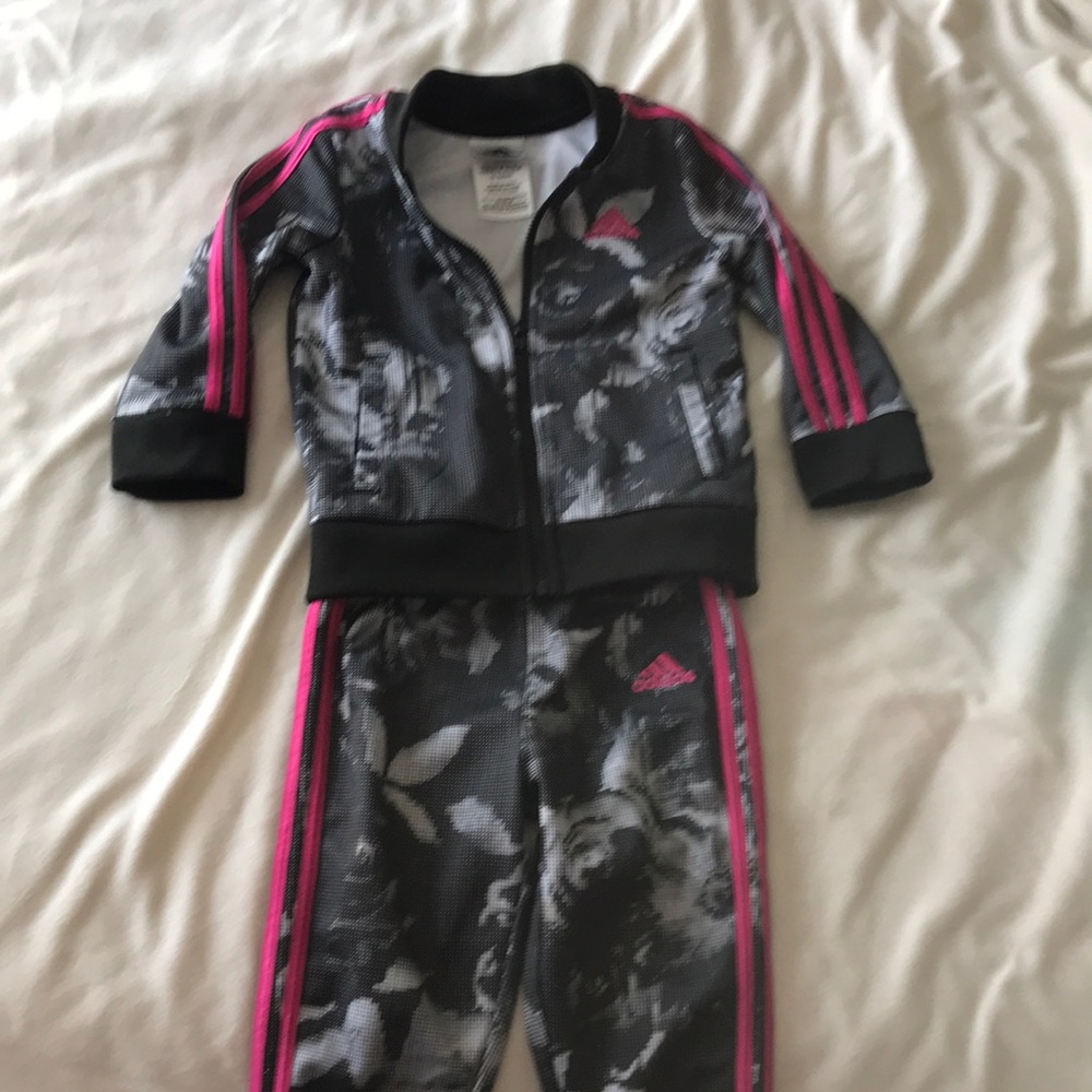 Adidas 18 mos track suit like new